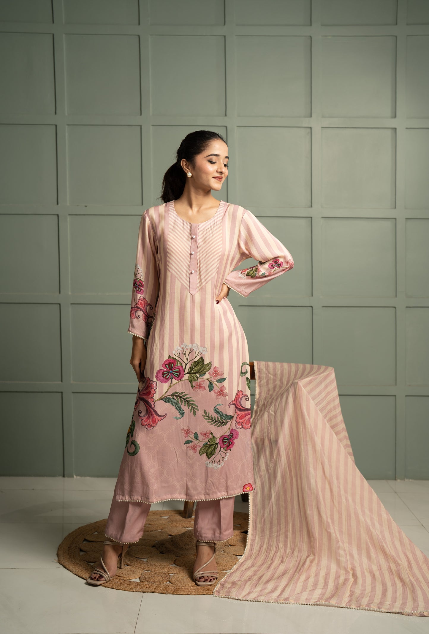 ROSE PLACEMENT KURTA SET